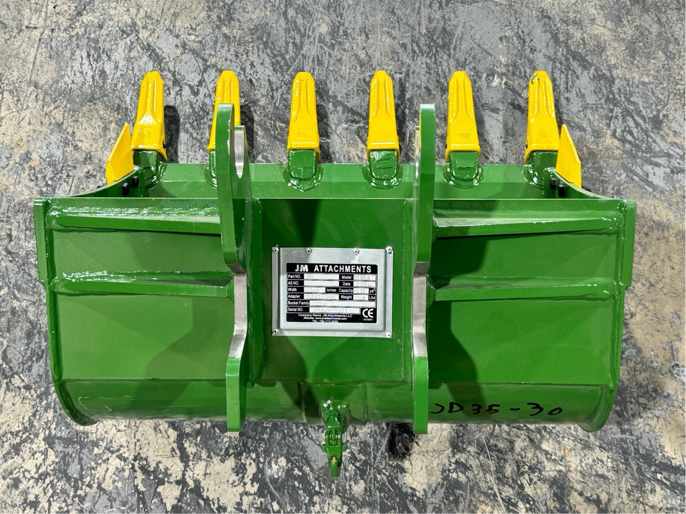 30 Digging Bucket John Deere Wedge Lock Coupler Style for 2.6 - 3.7 Tons - 4