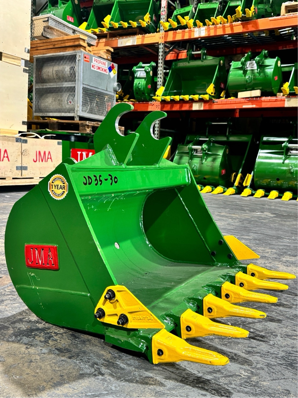 30 Digging Bucket John Deere Wedge Lock Coupler Style for 2.6 - 3.7 Tons - 6