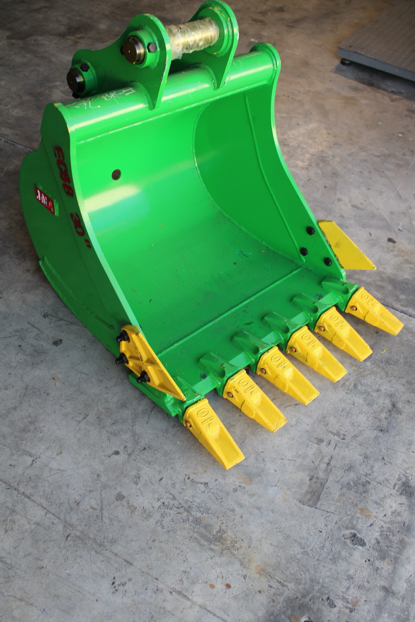 30 Digging Bucket for 7 - 10 Tons Excavators. 60mm Pins - 3