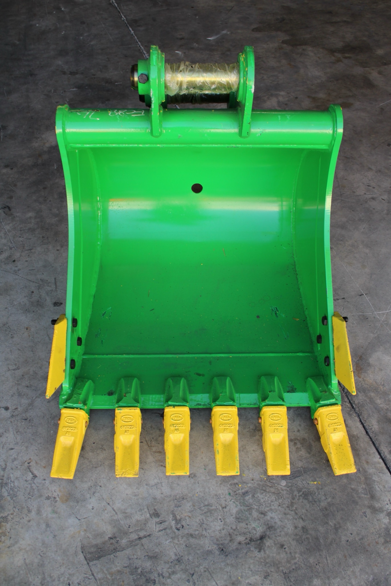 30 Digging Bucket for 7 - 10 Tons Excavators. 60mm Pins - 4