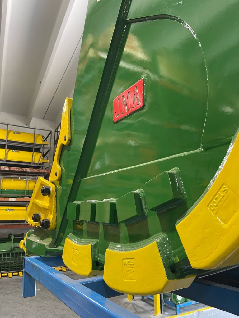 72″ Severe Duty Bucket for 30 – 50 Tons Excavators. 90mm | 80mm Pins