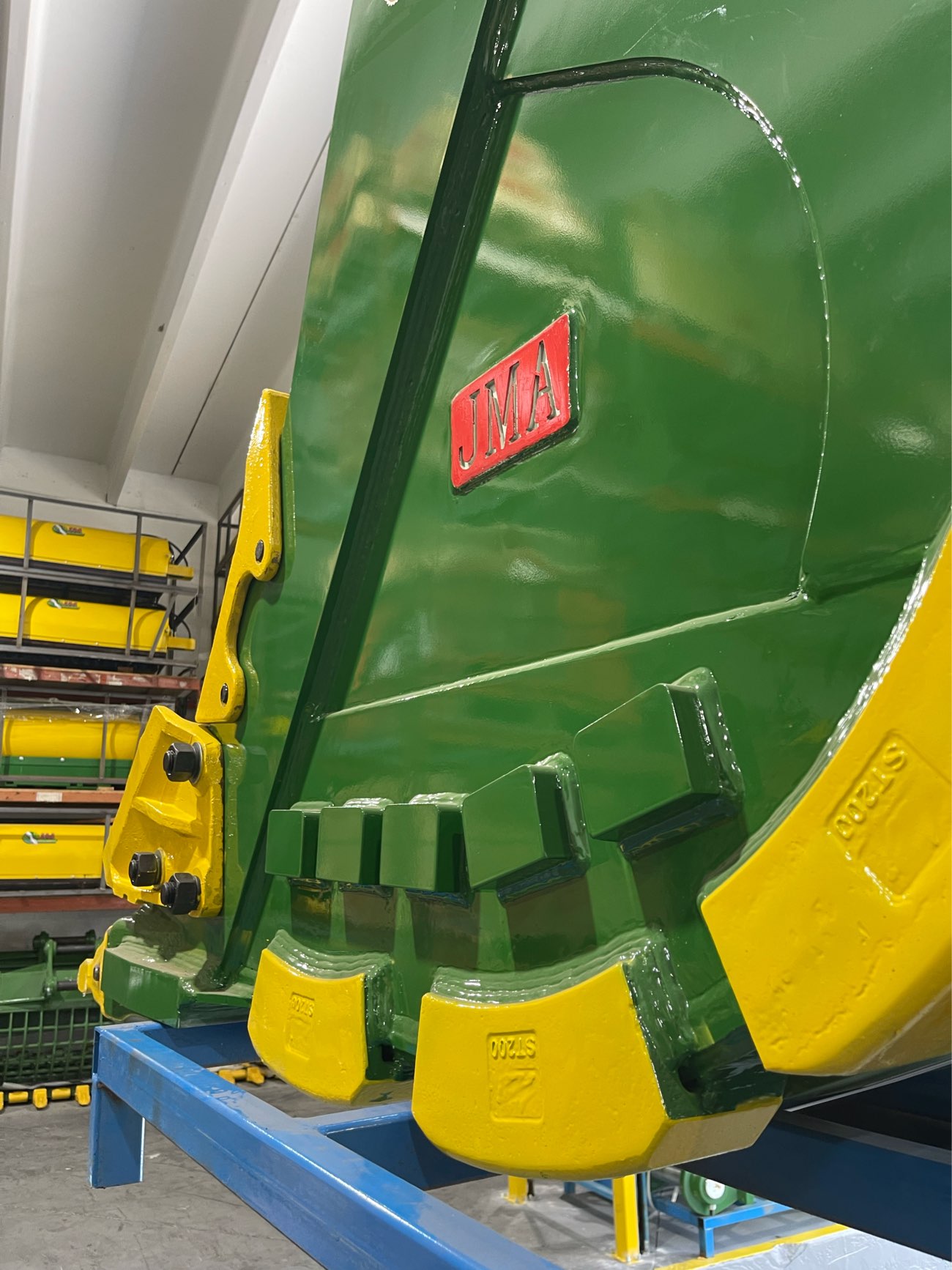 72″ Severe Duty Bucket for 30 – 50 Tons Excavators. 90mm | 80mm Pins