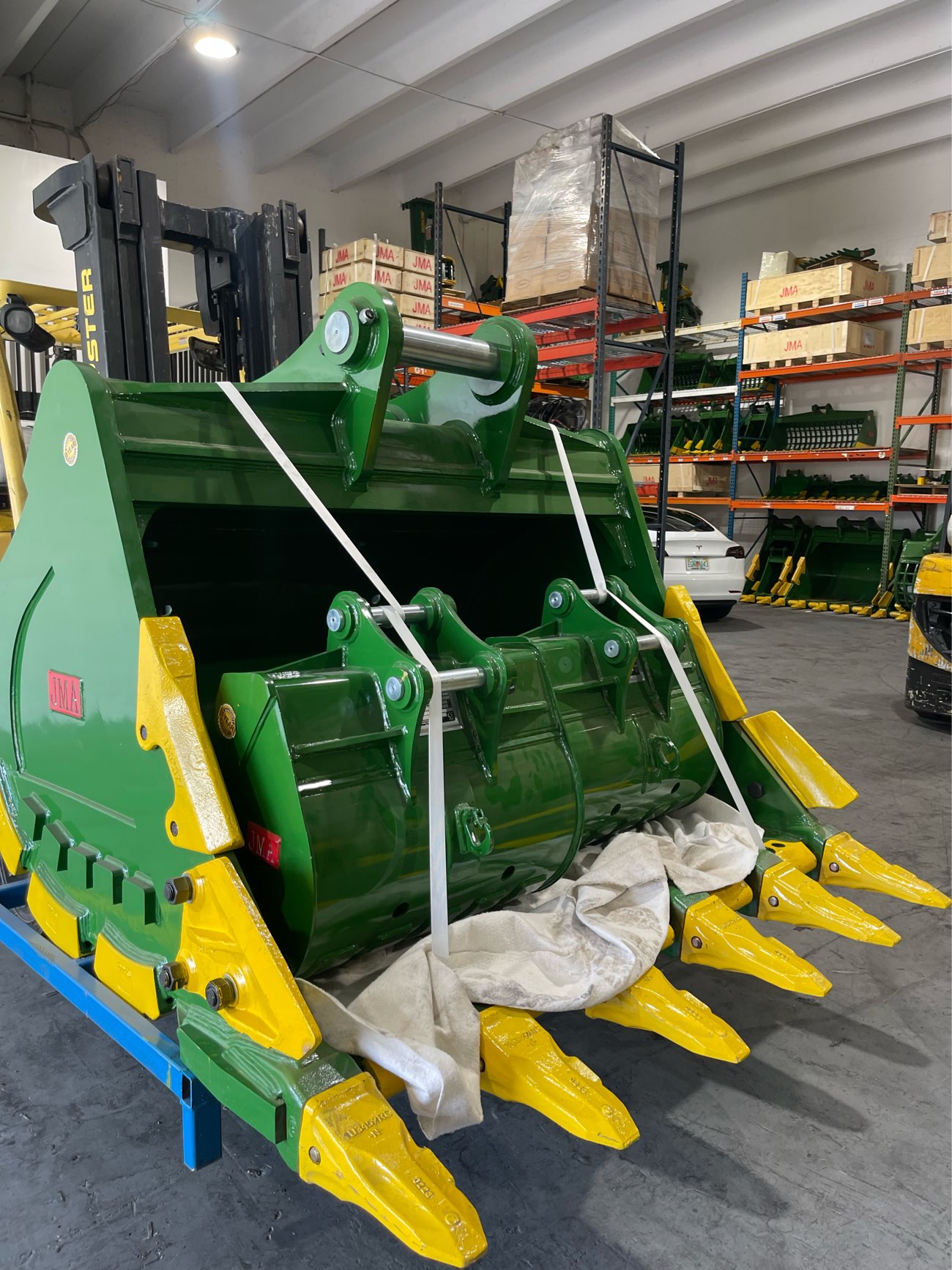 72″ Severe Duty Bucket for 33 – 55 Tons Excavators. 100mm | 90mm Pins
