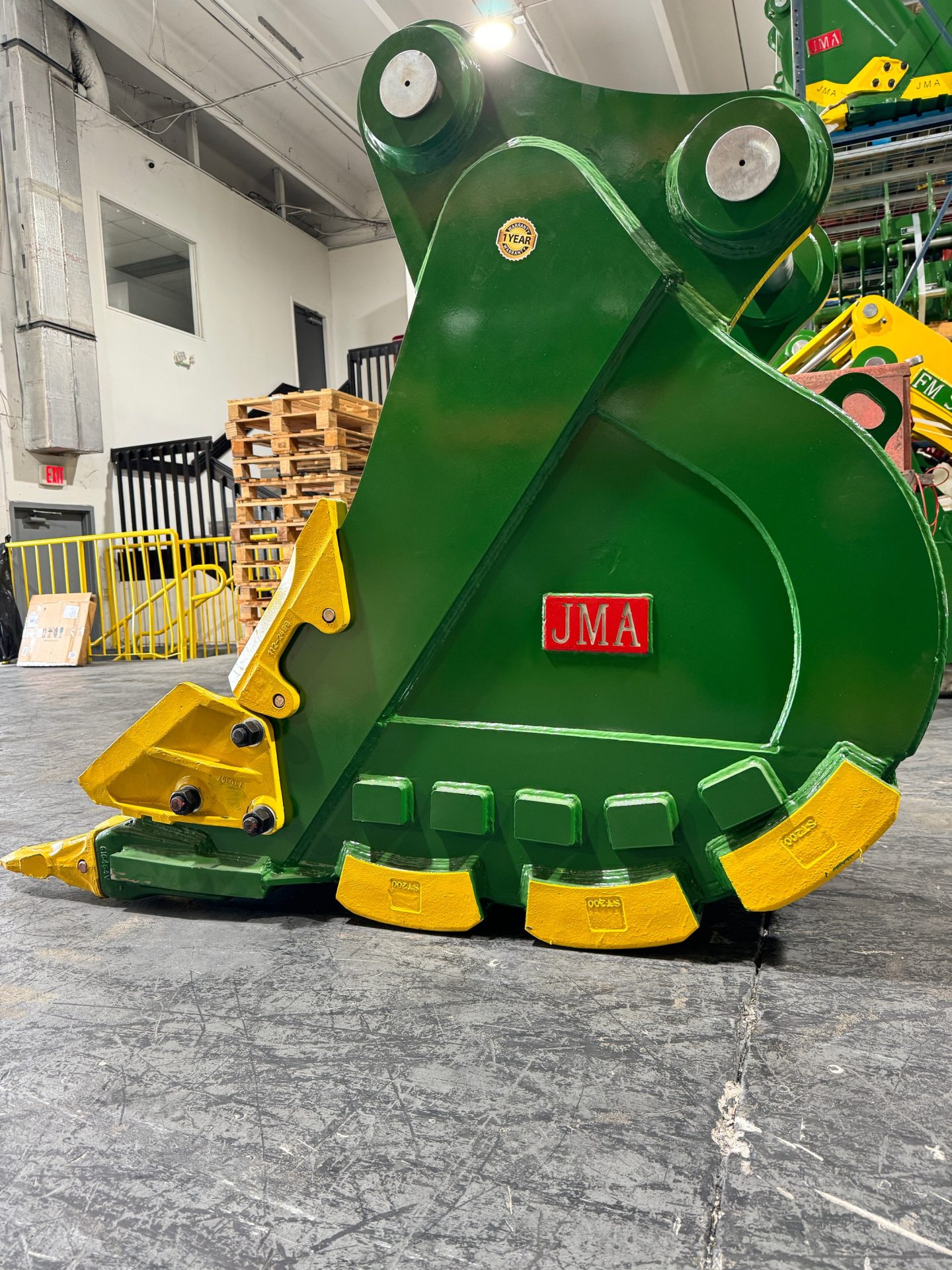 Case CX330 24″ Excavator Severe-Duty Rock Bucket